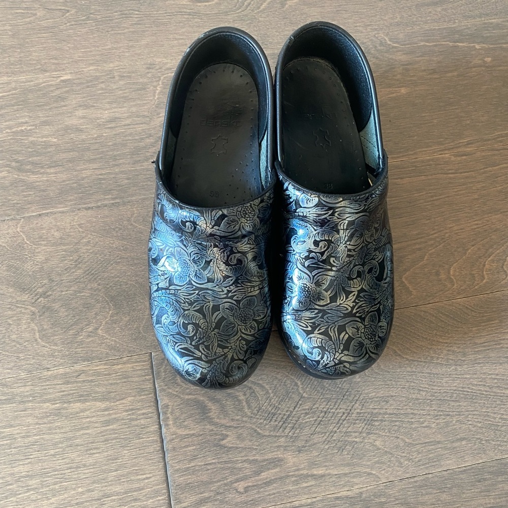 Dansko tooled embrossed floral black blue metallic professional woman’s … - Picture 2 of 12